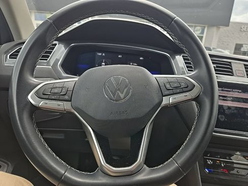 Used 2022 Volkswagen Tiguan SE AWD/4WD image 14