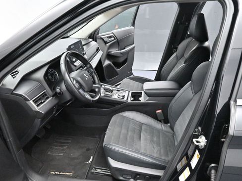 Used 2022 Mitsubishi Outlander SE image 11