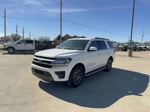 Used 2022 Ford Expedition XLT image 1