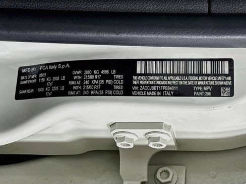 Used 2015 Jeep Renegade Latitude w/ Popular Equipment Group AWD/4WD image 30
