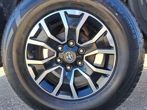 Used 2022 Toyota Tacoma TRD Sport image 24