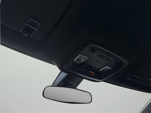 Used 2023 Chevrolet Traverse LT image 28