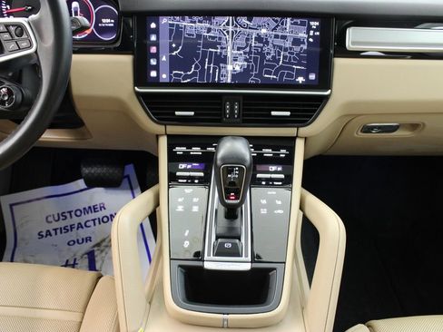 Certified 2023 Porsche Cayenne Platinum Edition image 29