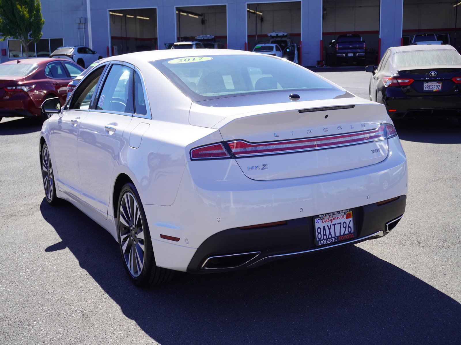 Used 2017 Lincoln MKZ Reserve w/ Technology Package FWD image 8