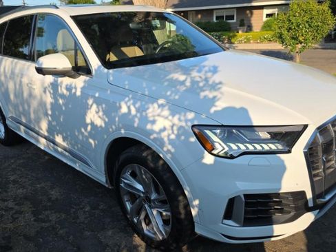 Used 2023 Audi Q7 3.0T Premium w/ Convenience Package AWD/4WD image 2