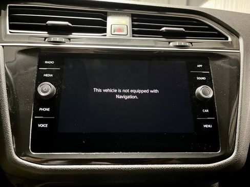 Used 2024 Volkswagen Tiguan SE image 17
