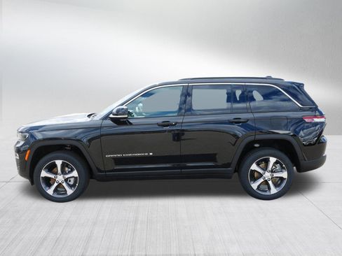 New 2025 Jeep Grand Cherokee Limited w/ Luxury Tech Group II image 4