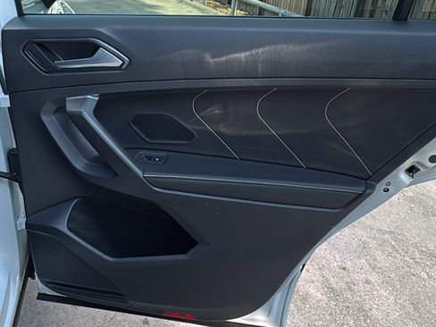 Used 2023 Volkswagen Tiguan SE R-Line image 29