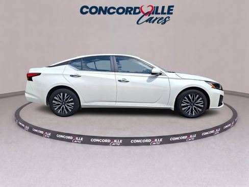 Certified 2023 Nissan Altima 2.5 SV w/ SV Premium Package AWD/4WD image 8