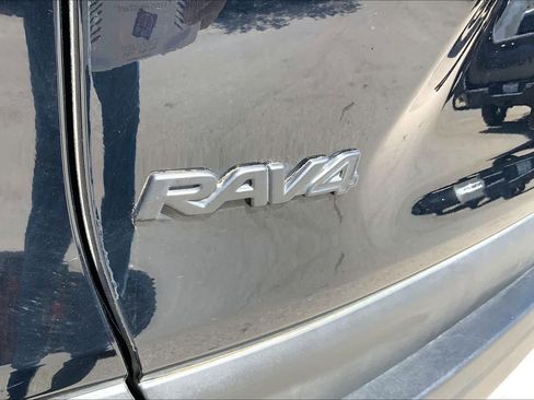 Used 2025 Toyota RAV4 XLE w/ Convenience Package image 30