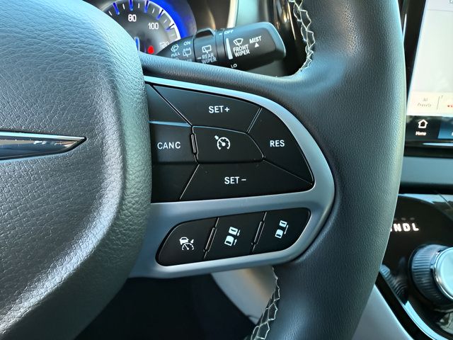 Used 2024 Chrysler Pacifica Touring-L FWD image 20