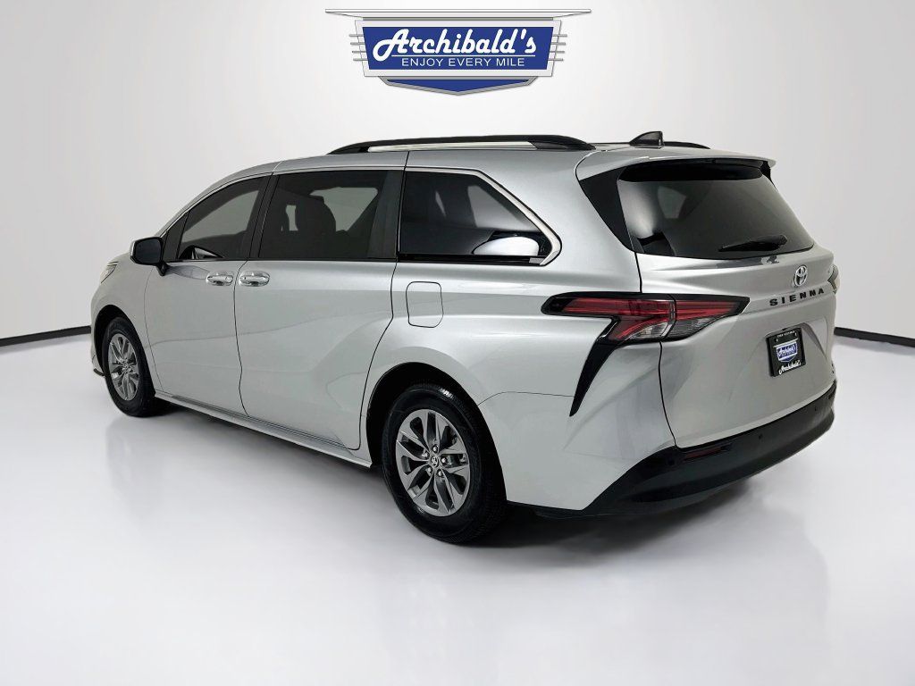 Used 2022 Toyota Sienna XLE FWD image 6