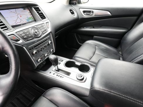 Used 2019 Nissan Pathfinder SL AWD/4WD image 19