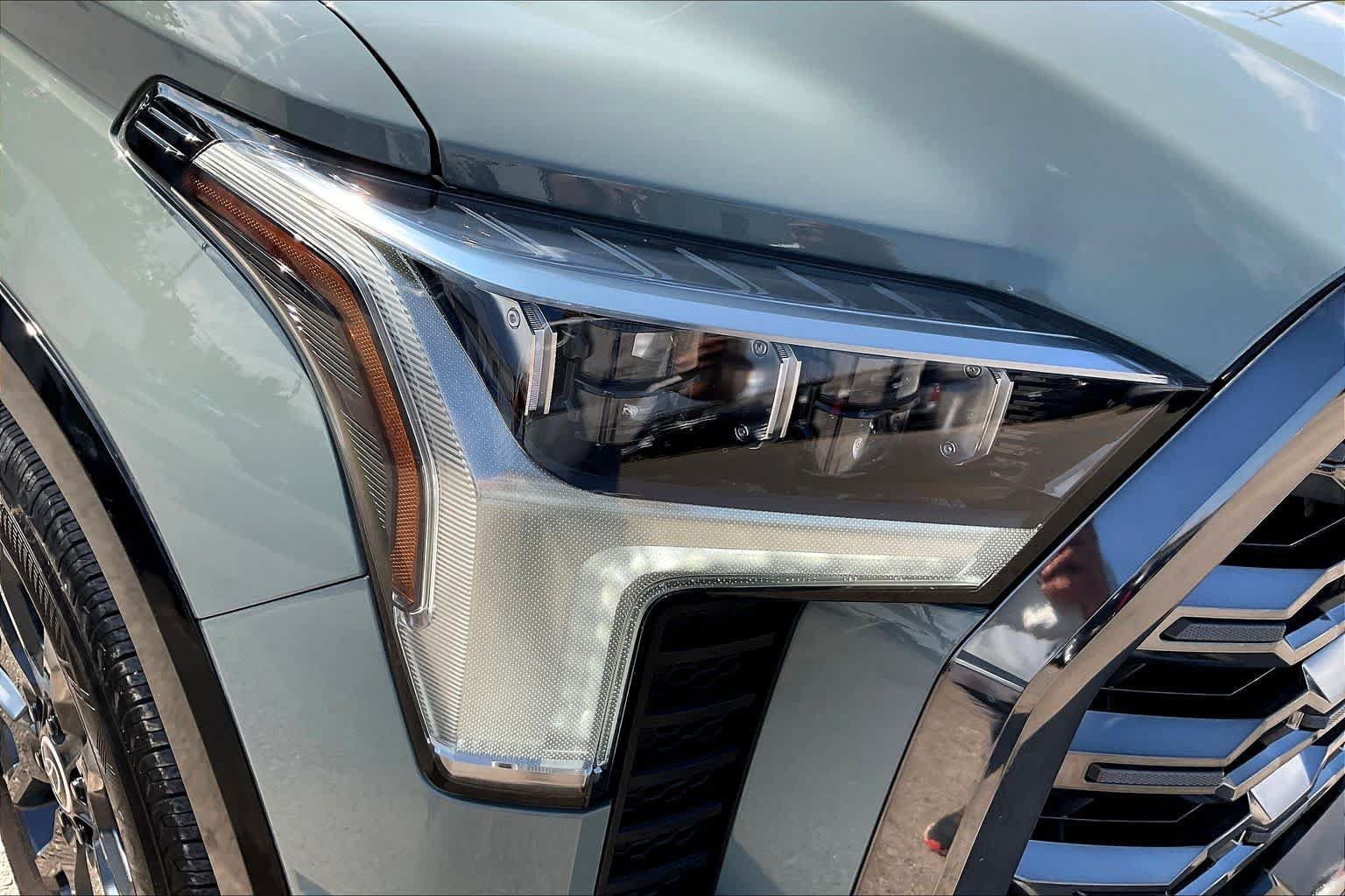 Used 2024 Toyota Tundra Platinum AWD/4WD image 28