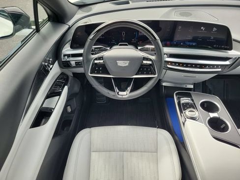 Used 2024 Cadillac Lyriq Luxury AWD/4WD image 9