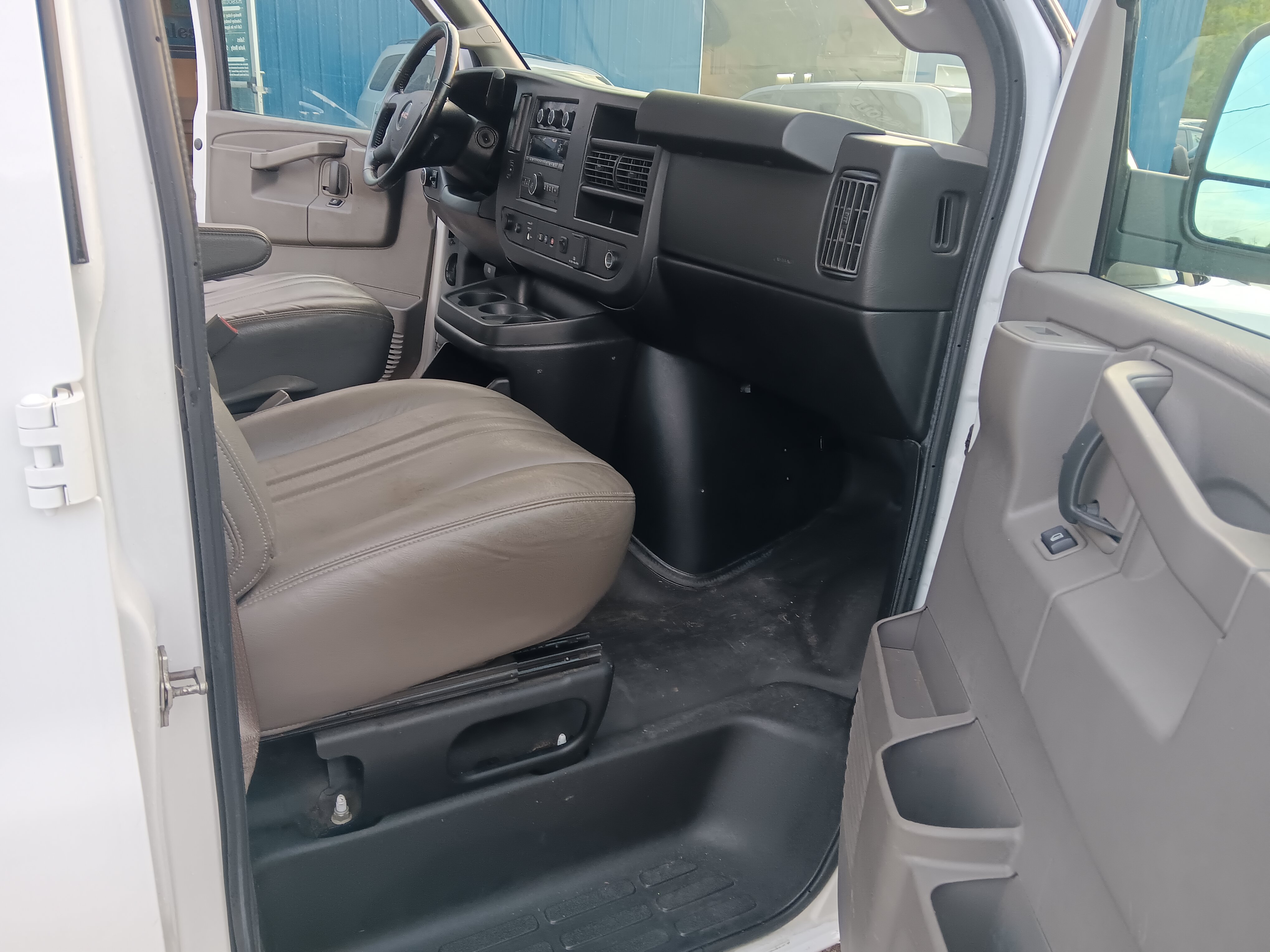 Used 2021 GMC Savana 2500 w/ Driver Convenience Package RWD image 9