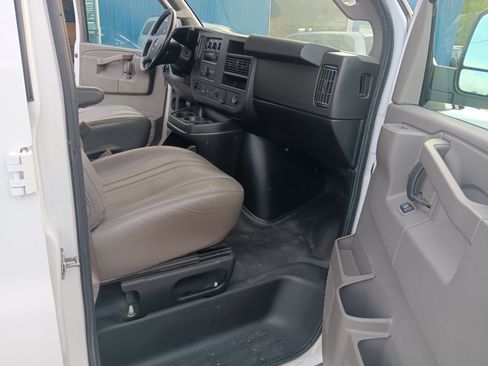 Used 2021 GMC Savana 2500 w/ Driver Convenience Package RWD image 9