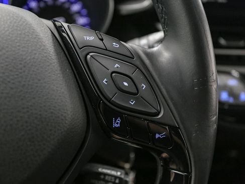 Used 2018 Toyota C-HR XLE FWD image 30