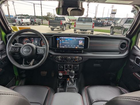 Used 2025 Jeep Wrangler Unlimited Rubicon AWD/4WD image 14