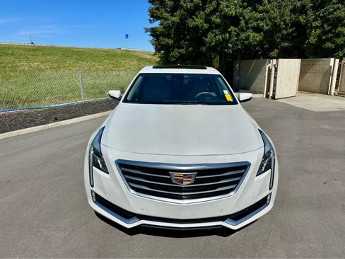 Used 2018 Cadillac CT6 Luxury image 2