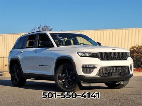 Used 2023 Jeep Grand Cherokee Limited w/ Black Appearance Package image 22