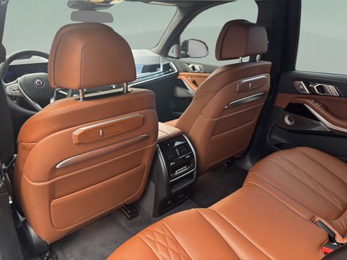 Used 2025 BMW ALPINA XB7 image 25