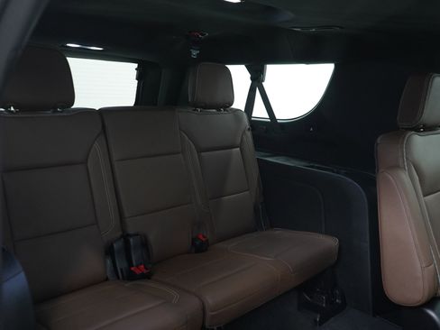 Used 2024 Chevrolet Suburban High Country w/ Premium Package image 12