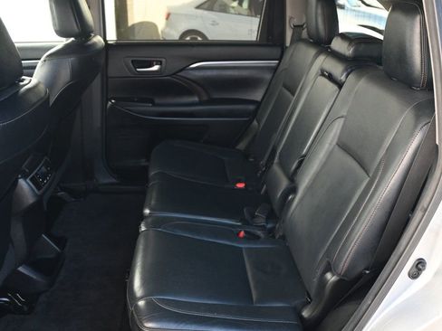 Used 2017 Toyota Highlander Limited image 14