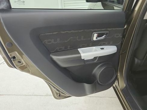 Used 2012 Kia Soul + w/ Audio Pkg image 17