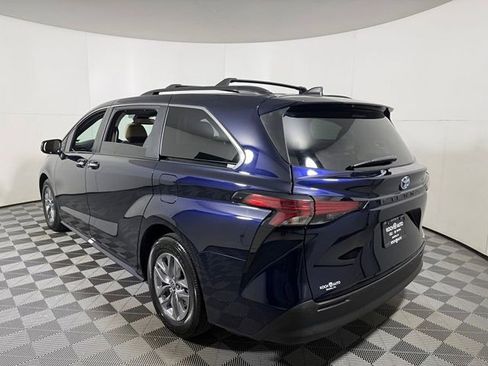 Used 2022 Toyota Sienna XLE FWD image 5