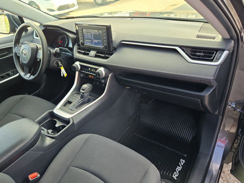 Used 2019 Toyota RAV4 LE w/ All Weather Liner Package image 28