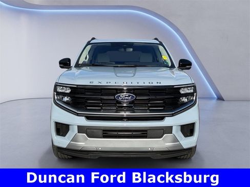 New 2025 Ford Expedition Platinum w/ Driver's Package image 8