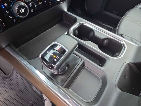 Used 2024 Chevrolet Silverado 1500 High Country w/ Technology Package image 17