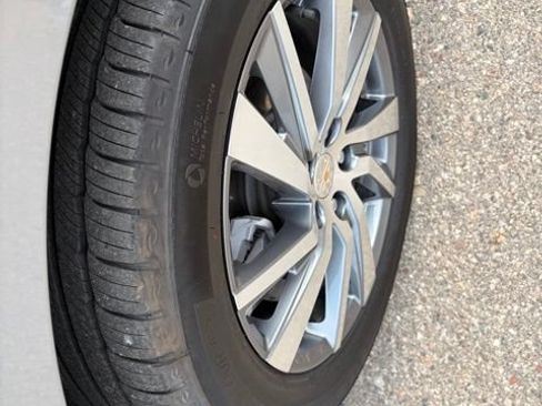 Used 2023 Chevrolet Equinox Premier FWD image 33