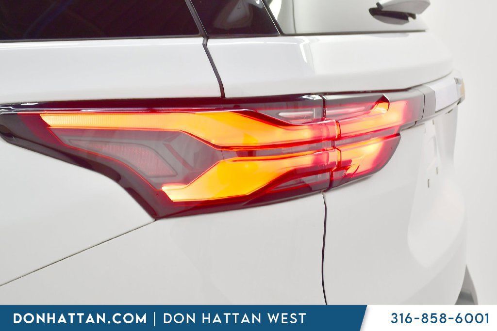 Used 2023 Chevrolet Traverse LT w/ LPO, Floor Liner Package AWD/4WD image 10