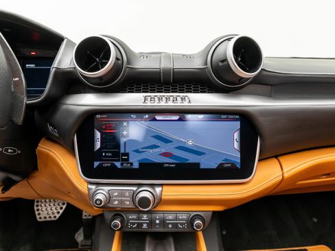 Certified 2022 Ferrari Portofino M image 28