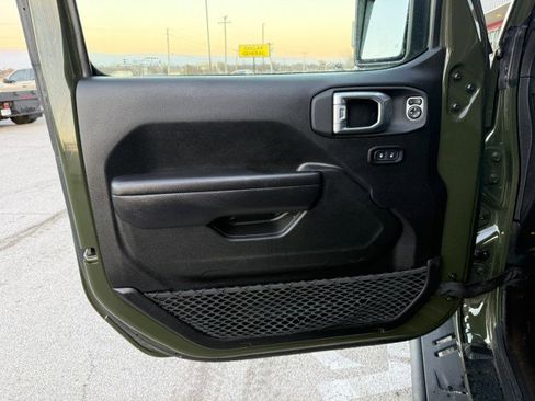 Used 2021 Jeep Gladiator Willys image 26