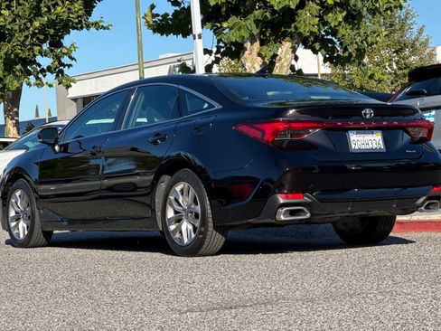 Used 2022 Toyota Avalon XLE image 3