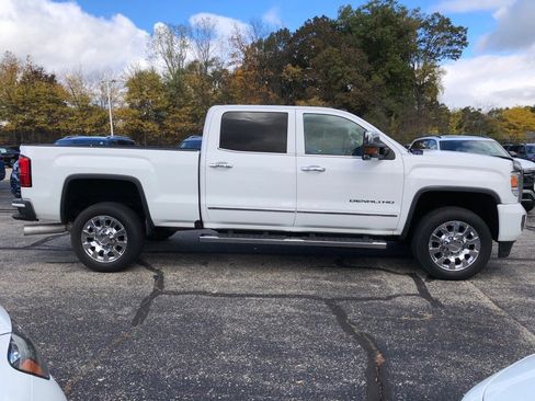 Used 2016 GMC Sierra 2500 Denali w/ Duramax Plus Package image 8