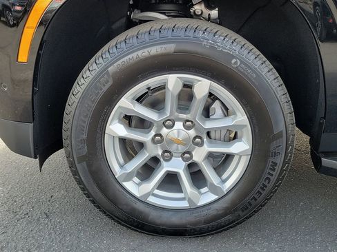 New 2026 Chevrolet Suburban LS image 23