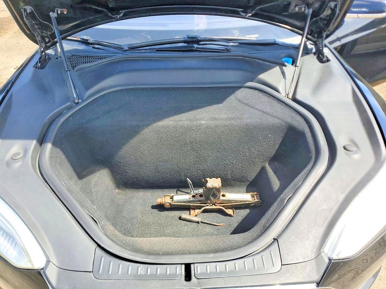 Used 2015 Tesla Model S AWD image 9