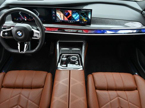 Certified 2024 BMW 760i xDrive AWD/4WD image 15