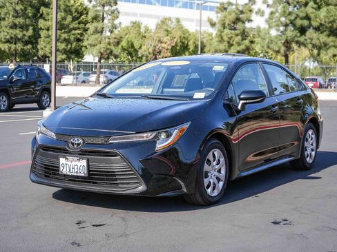 Certified 2025 Toyota Corolla LE FWD image 3