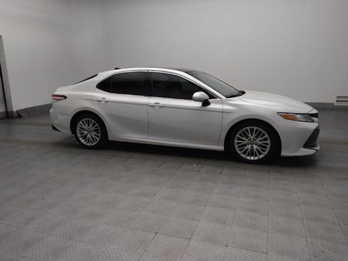 Used 2018 Toyota Camry XLE FWD image 11
