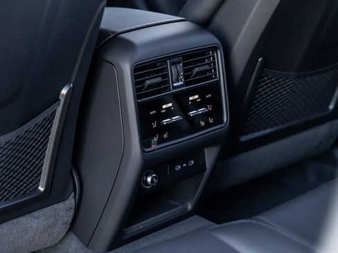 New 2026 Porsche Cayenne image 37