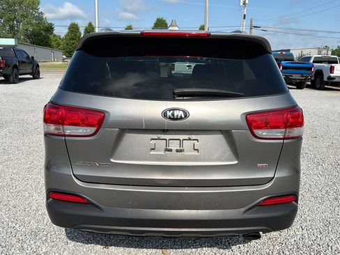 Used 2016 Kia Sorento AWD w/ LX Convenience Package image 4