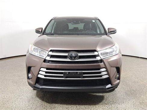 Used 2017 Toyota Highlander XLE w/ Carpet Mat Package image 3