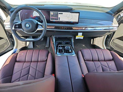 New 2025 BMW i7 eDrive50 w/ Premium Package image 9