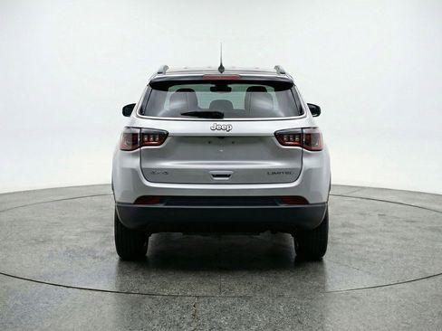 Used 2025 Jeep Compass Limited image 7