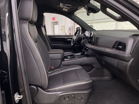 Used 2025 Chevrolet Tahoe Premier image 18